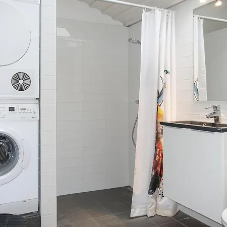 2 Bedroom Lovely In דירה *